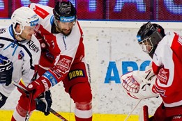 Pour, Allen a bezchybný Frodl. Plzeňští hokejisté mají mečbol