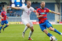 Fotbalisté vydřeli výhru na Slovácku. Zajistila ji penalta Hrošovského