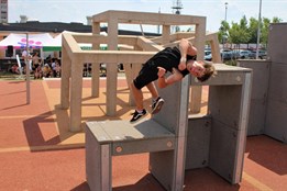 Historicky první závod v parkouru se konal v Plzni na Krašovské