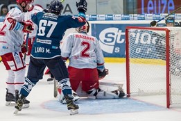 Vítězná premiéra před vlastními fanoušky. Plzeňané zdolali Oceláře